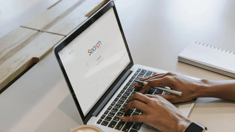 SEM, pencarian, internet, laptop, digital, marketing, strategi, bisnis, periklanan, optimasi.